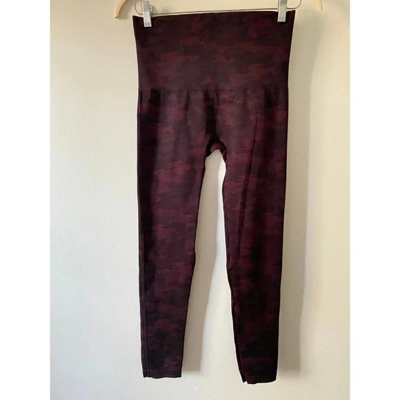 SPANX Leggings Women’s 2X Look At Me Now Camo Red - Picture 3 of 8
